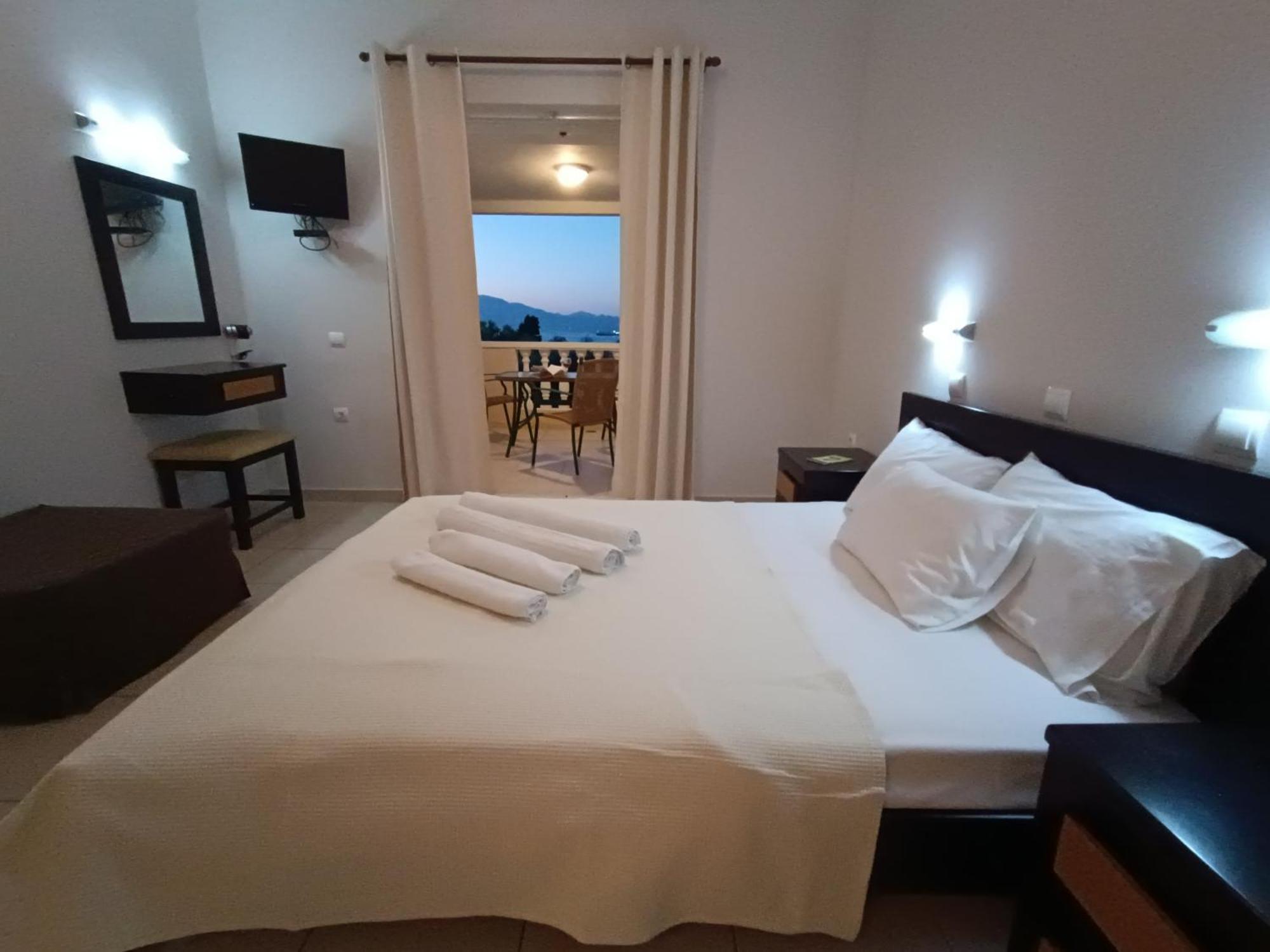 Pouliezos Koklanis Zante Apartments อาลีเกส ภายนอก รูปภาพ