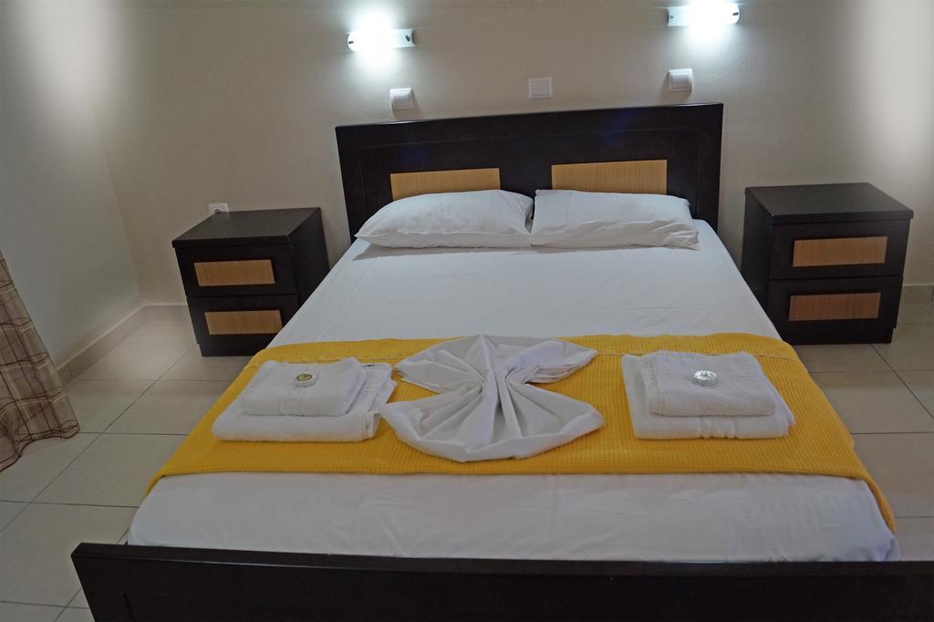 Pouliezos Koklanis Zante Apartments อาลีเกส ภายนอก รูปภาพ